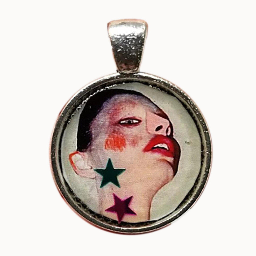 Avant-garde pendant with chain - Curio Memento