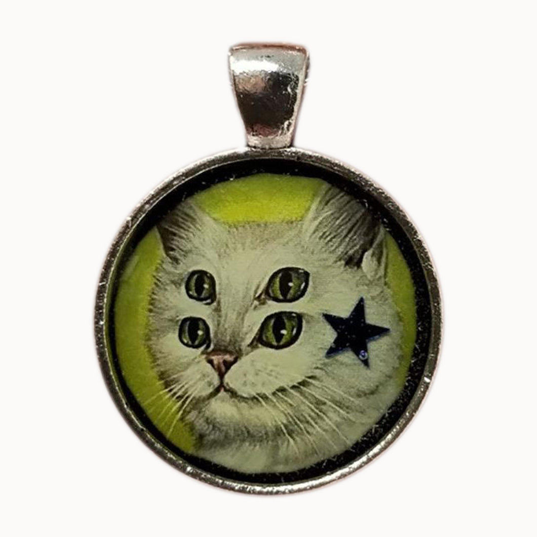 Cat pendant with chain - Curio Memento