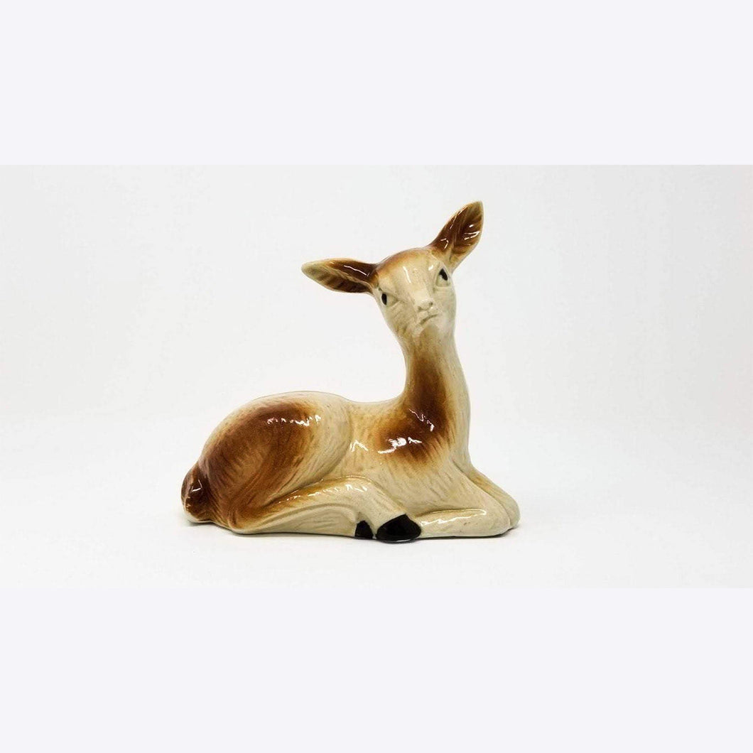 Vintage ceramic doe, deer, fawn figurine in resting position - Curio Memento