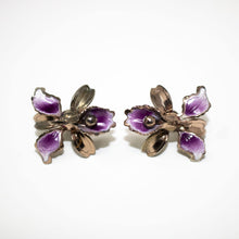 Load image into Gallery viewer, Beautiful Vintage 1960&#39;s era Purple Iris Screw Back Earrings - Curio Memento
