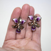 Load image into Gallery viewer, Beautiful Vintage 1960&#39;s era Purple Iris Screw Back Earrings - Curio Memento
